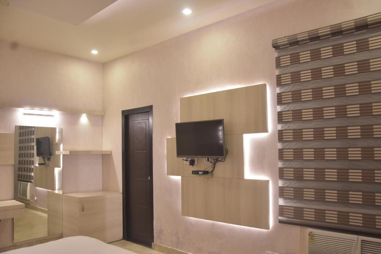 Hotel Mahendra Plaza Hardoi Екстер'єр фото