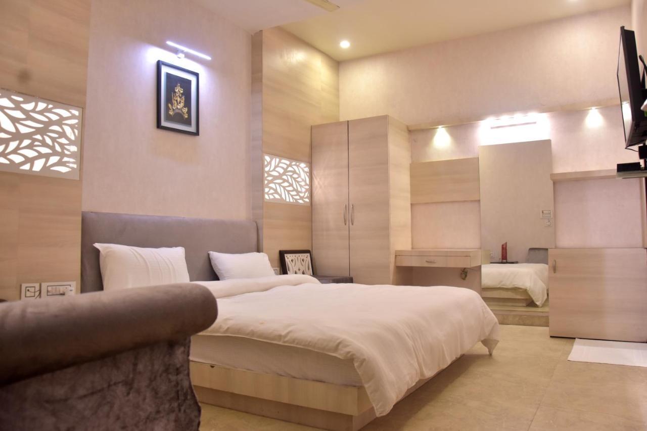 Hotel Mahendra Plaza Hardoi Екстер'єр фото