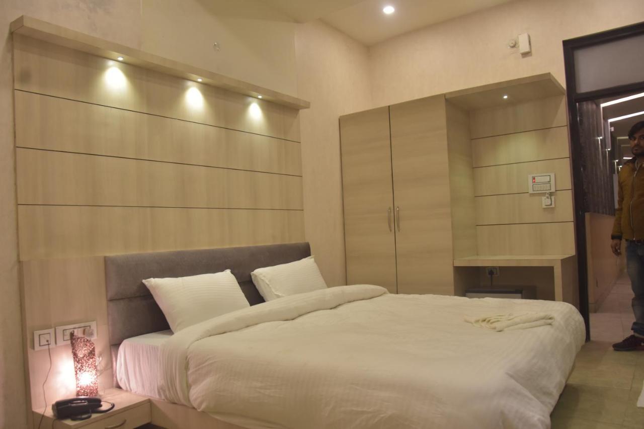 Hotel Mahendra Plaza Hardoi Екстер'єр фото