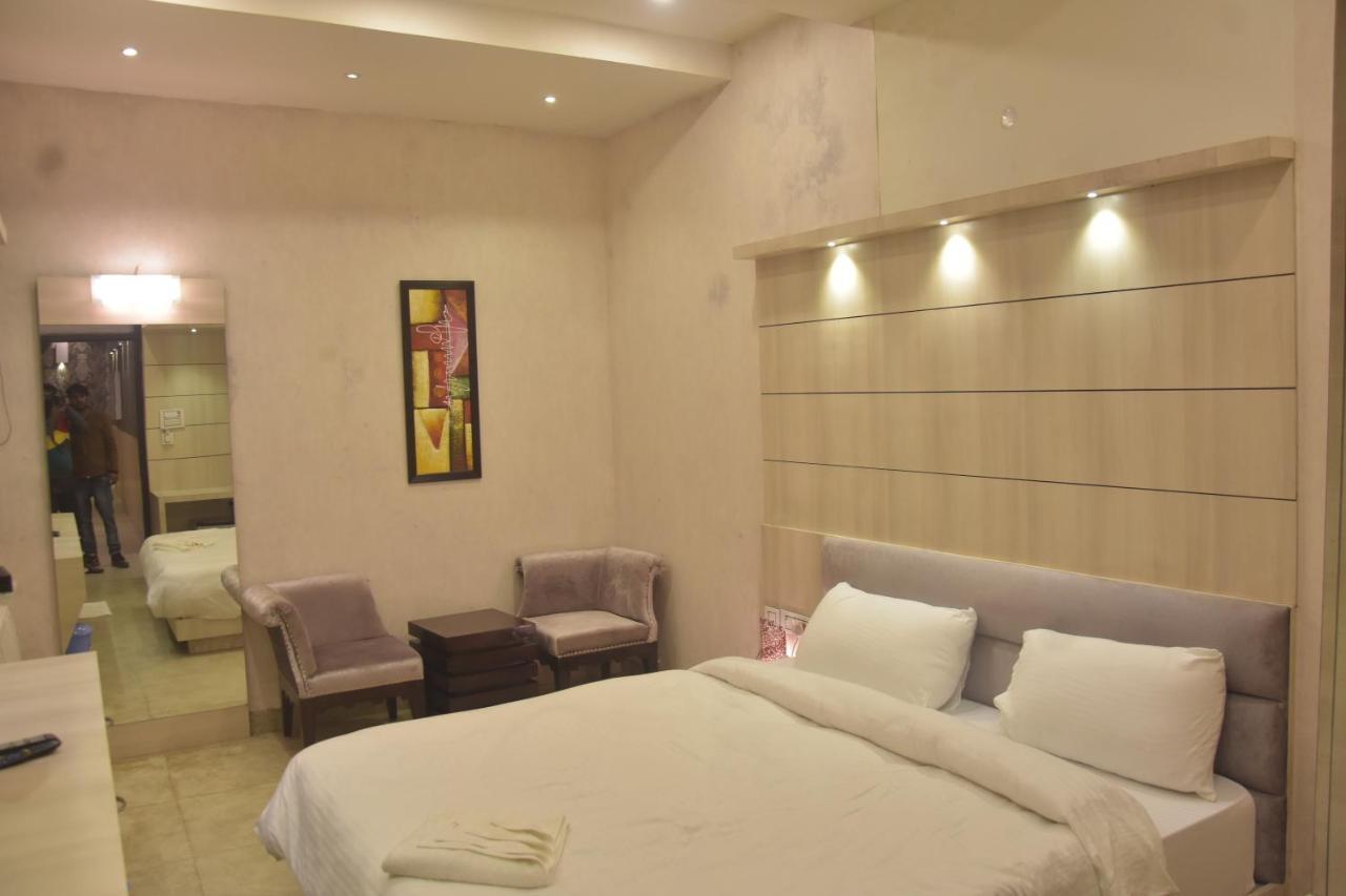 Hotel Mahendra Plaza Hardoi Екстер'єр фото