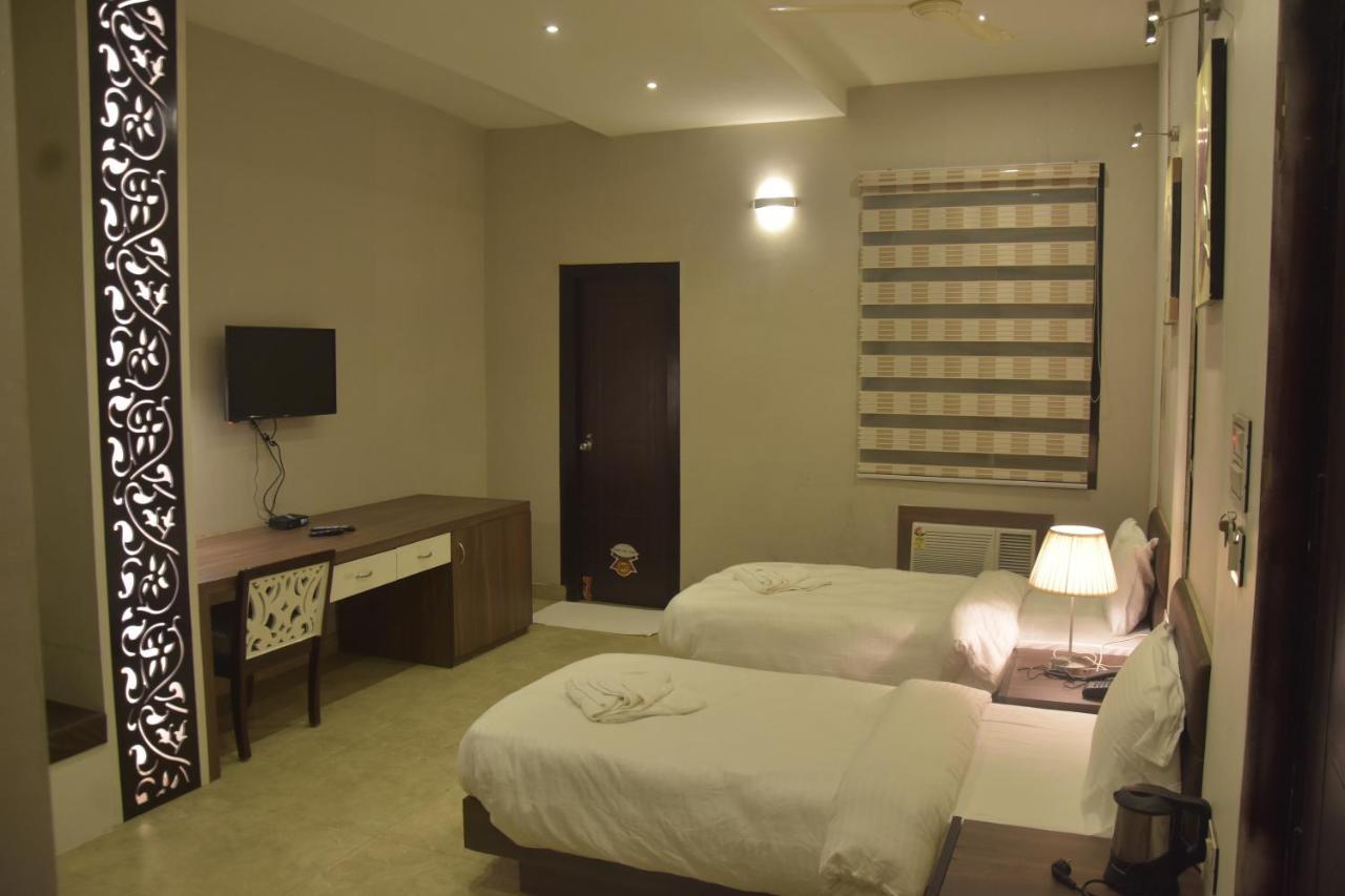 Hotel Mahendra Plaza Hardoi Екстер'єр фото